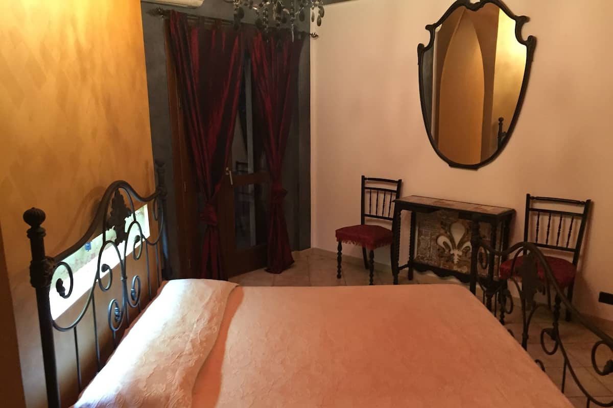 Quarto casal conforto | Berços (sobretaxa), Wi-Fi de cortesia, roupa de cama