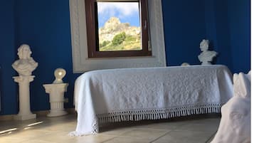 Cunas, wifi gratis y ropa de cama