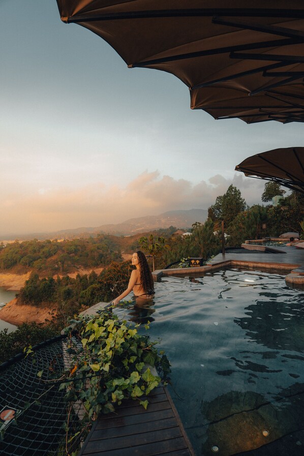 View from property - Bosko (Guatapé)