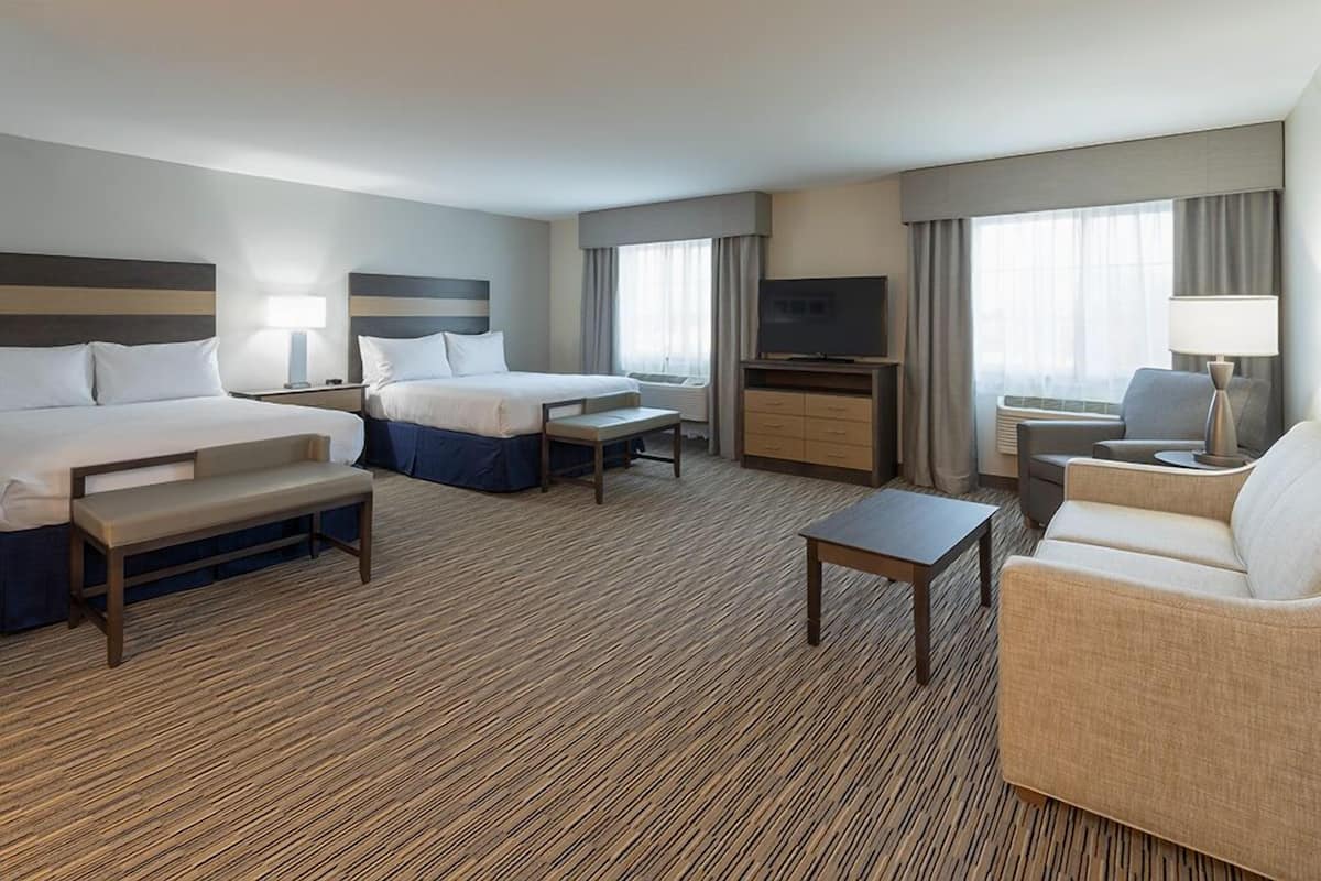 Room, Multiple Beds, Accessible | Living area | 42-inch LED TV with satellite channels, TV