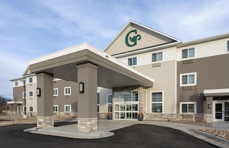 Front of property. Grandstay Hotel and Suites Milbank