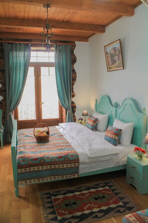 Standard Double or Twin Room, Balcony (Vagarshapat) | Desk, iron/ironing board, free WiFi, bed sheets - Garni HinYard (Yerevan)