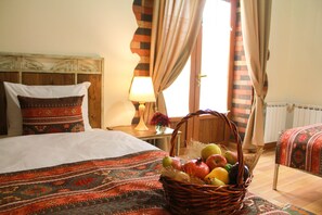 Desk, iron/ironing board, free WiFi, bed sheets - Garni HinYard (Yerevan)
