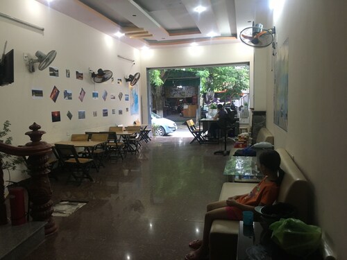 Black Pearl Cat Ba Hostel