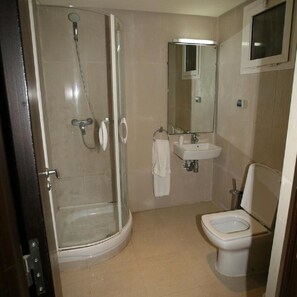 Apartment, 1 Double Bed | Bathroom | Separate bathtub and shower, towels, soap - Ile De Mogador (Essaouira)