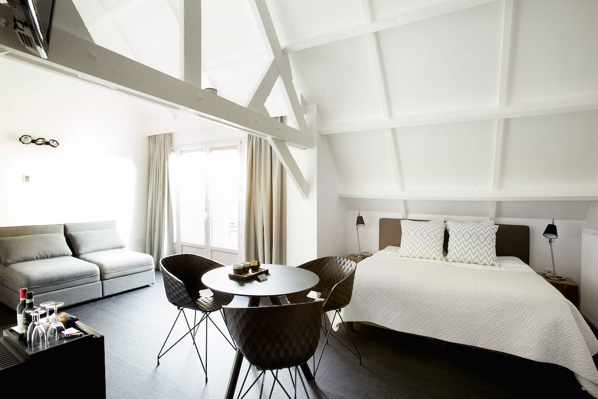 family double room, balcony | 1 bedroom, minibar, individually decorated, individually furnished