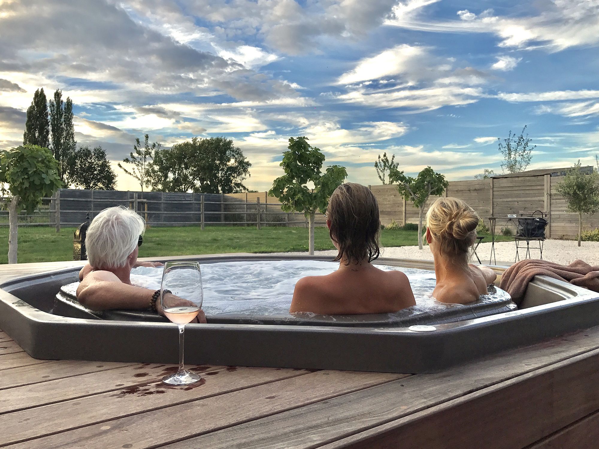 sauna, hot tub, steam room, sports massages, 1 treatment room, massages