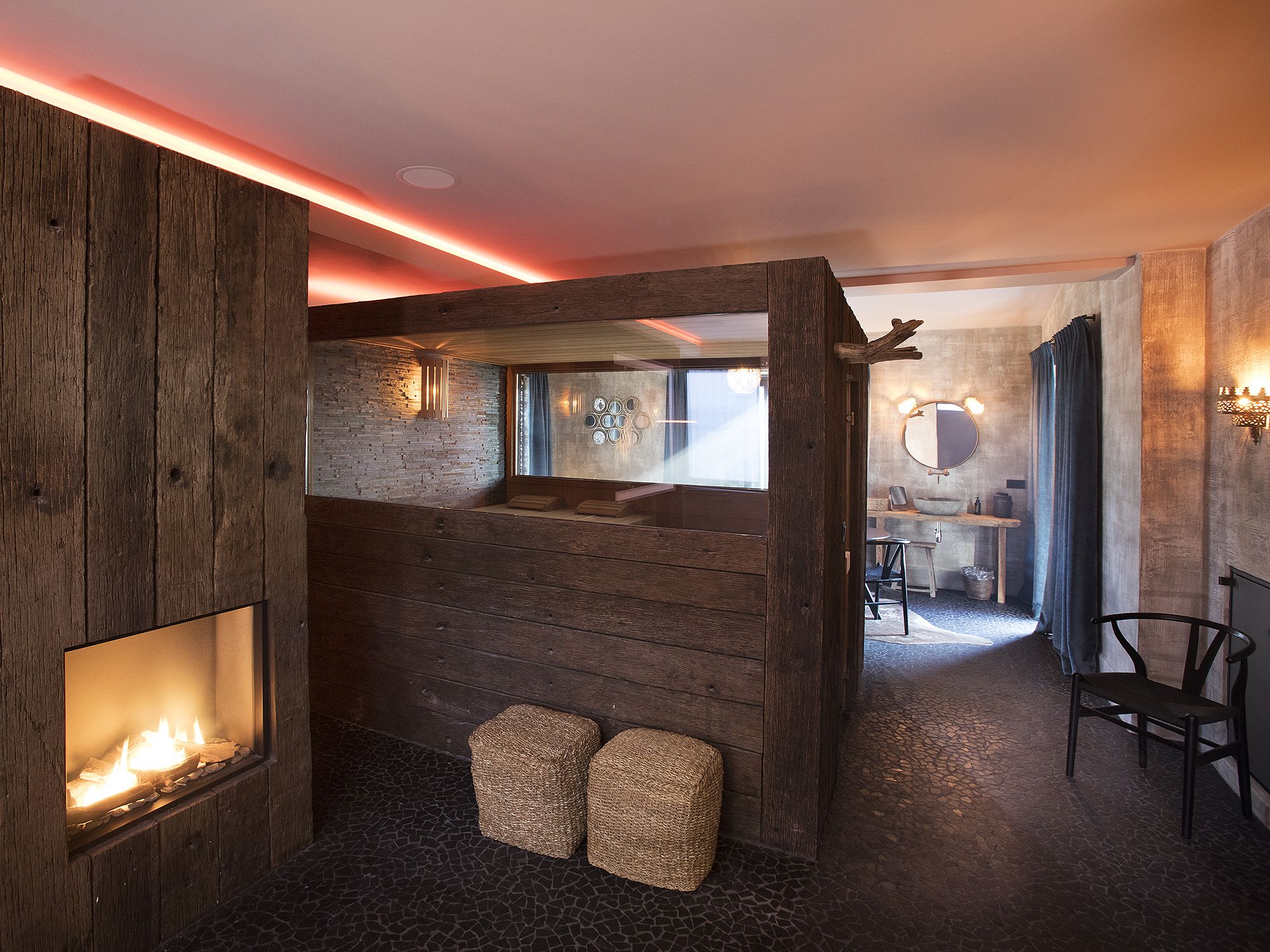 sauna, hot tub, steam room, sports massages, 1 treatment room, massages