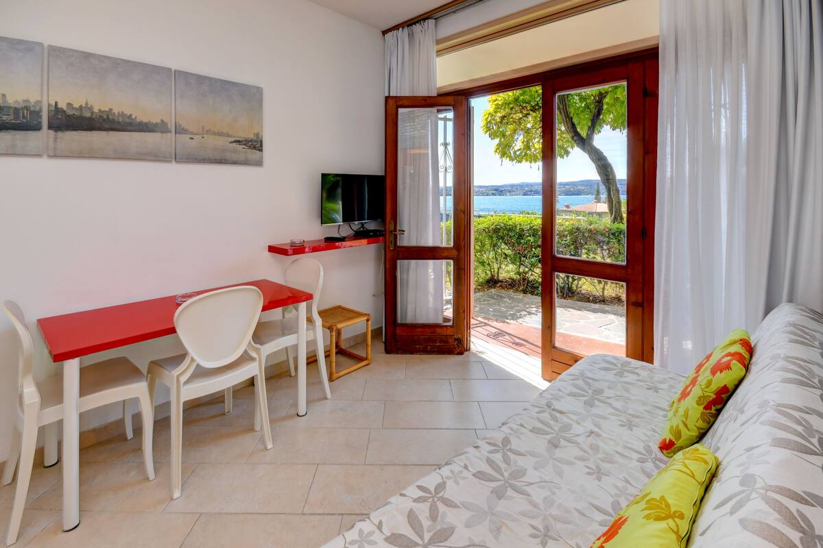 Studio | Living room | 32-inch LED TV with satellite channels, TV