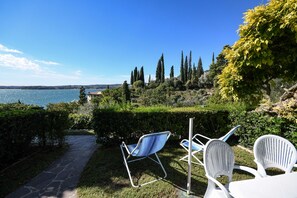 Caja de seguridad en la habitación, escritorio y cortinas blackout 