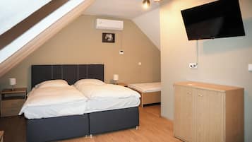 Triple Room | Down comforters, free WiFi, bed sheets