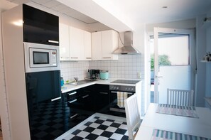 Studio Apartment Ibiza | Private kitchen | Fridge, microwave, stovetop, coffee/tea maker - FeWo Casa Mallorca (Coesfeld)