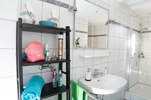Studio Apartment Ibiza | Bathroom sink - FeWo Casa Mallorca (Coesfeld)