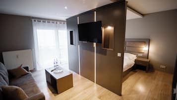 Basic Apartment | Desk, free WiFi, bed sheets