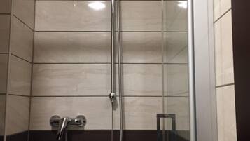 Basic-Apartment | Dusche im Bad