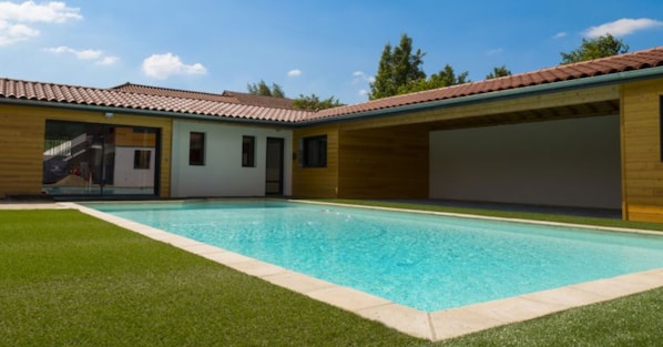 Seasonal outdoor pool