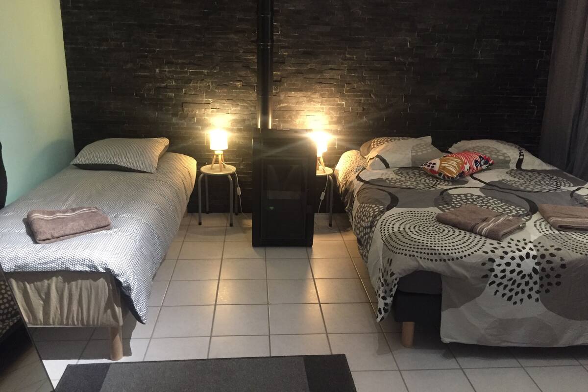 Triple Room (RC Ouest) | Iron/ironing board, free cots/infant beds, free WiFi, bed sheets