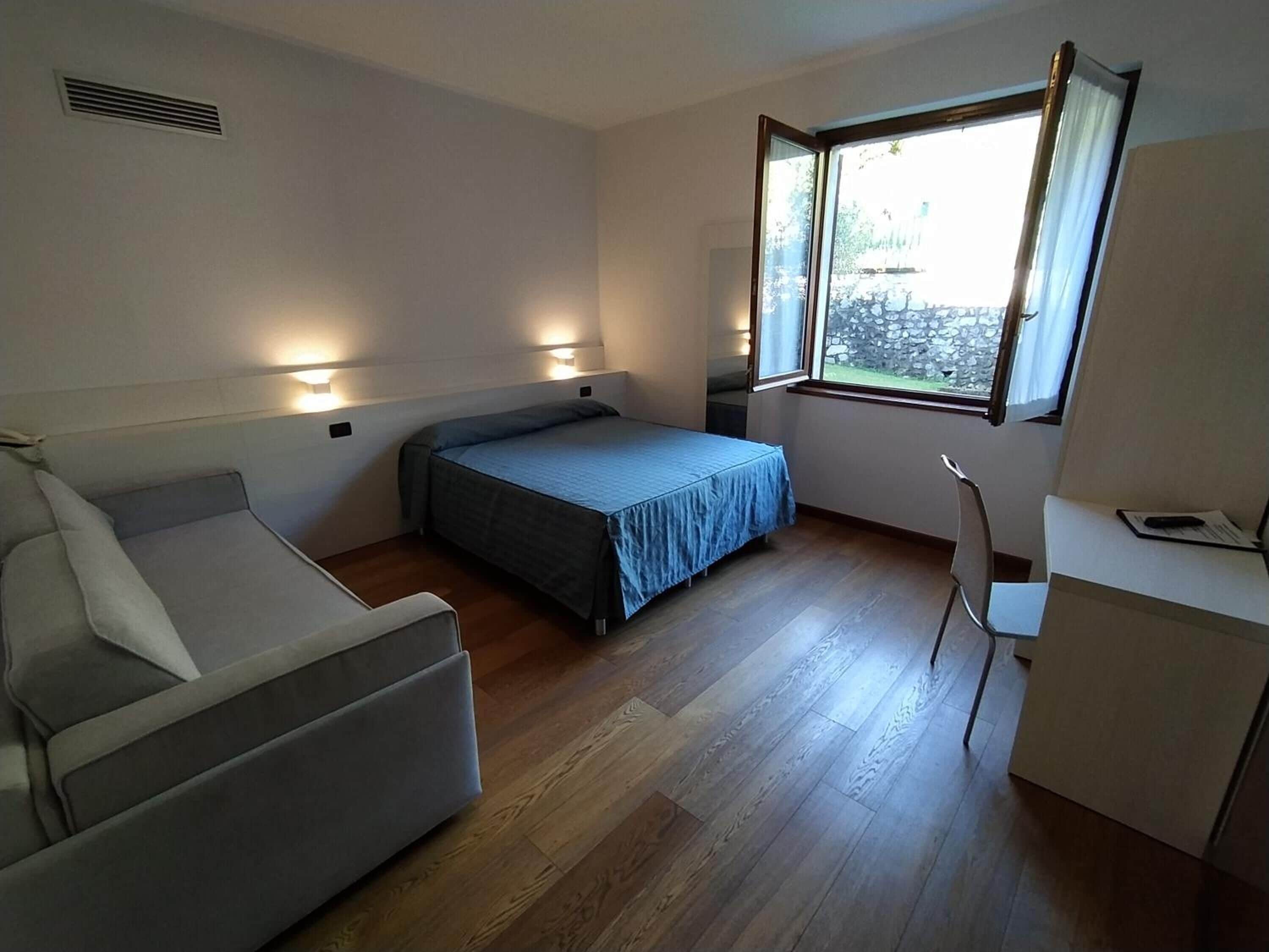 Zimmersafe, Schreibtisch, Babybetten, kostenloses WLAN