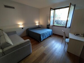 In-room safe, desk, cribs/infant beds, free WiFi - Albergo Ristorante Orazio (Sale Marasino)