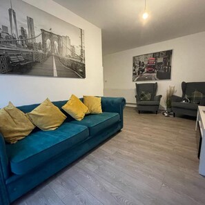 Apartment, Private Bathroom | Lounge - Camden Reach 3 Bedroom Apartment (London)