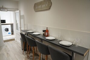 Apartment, Private Bathroom | Dining - Camden Reach 3 Bedroom Apartment (London)