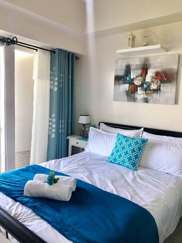 Lägenhet Standard - 1 queensize-säng - utsikt mot staden | 1 sovrum, skrivbord, mörkläggningsgardiner och gratis wi-fi