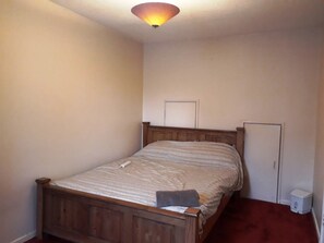 Casa, 2 habitaciones, para no fumadores | 2 habitaciones, tabla de planchar con plancha y ropa de cama 