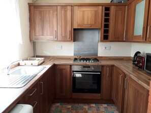 Rumah, 2 kamar tidur, Bebas Asap Rokok | Dapur pribadi | Lemari es besar, microwave, oven, dan kompor