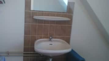 Phòng đôi phong cách cổ điển, 4 phòng ngủ, phòng tắm dùng chung | Chậu rửa trong phòng tắm