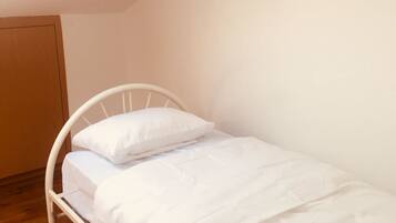 Free WiFi, bed sheets