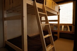 Female Dormitory Room | Free WiFi, bed sheets - Hostel Tomal (Kagoshima)