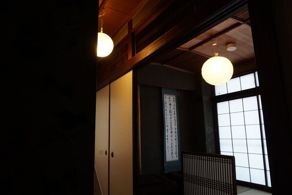 ドミトリールーム 女性用 | WiFi (無料)、ベッドシーツ