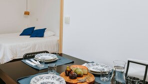 Family Studio Suite, 1 Bedroom, Kitchenette, Garden Area | In-room dining - Lugar nas Estrelas (Covilhã)