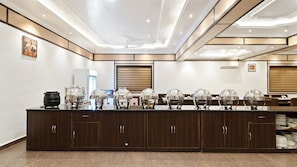 Déjeuner, dîner, souper et brunch servis sur place
