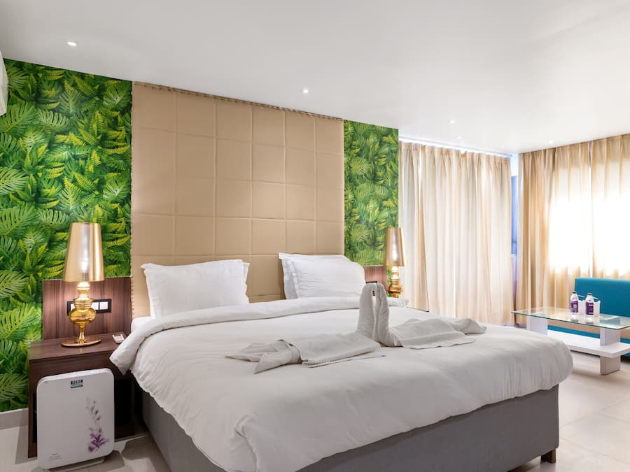 1 bedroom, premium bedding, minibar, in-room safe