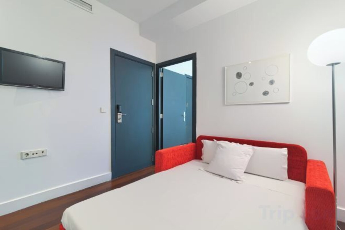 Down duvets, memory-foam beds, in-room safe, desk