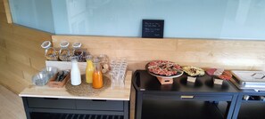 Petit déjeuner buffet servi tous les jours en supplément
