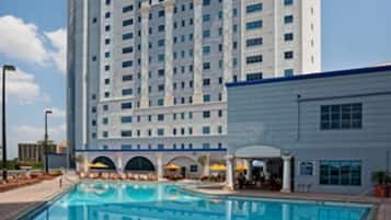 Kolam renang outdoor