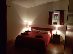 Standard Double Room, 1 Queen Bed | 1 bedroom, premium bedding, in-room safe, desk