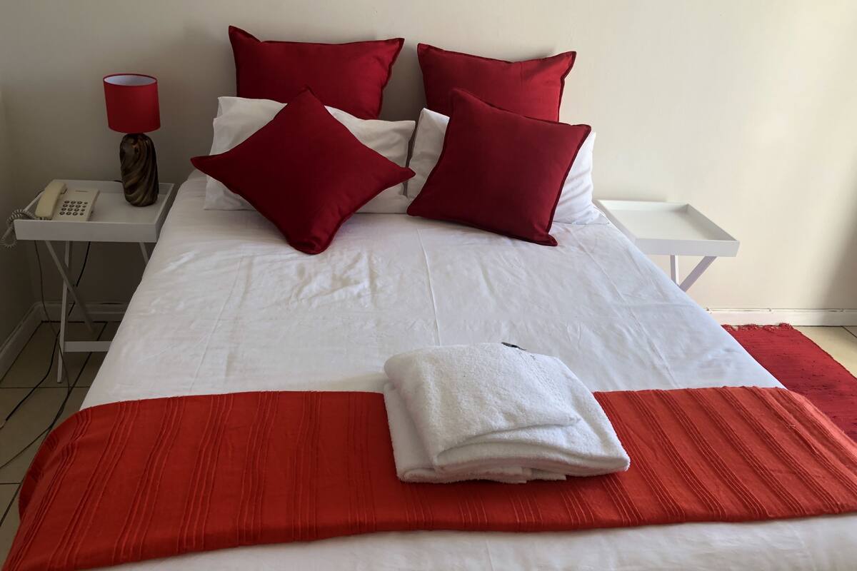 Suite Studio Standard, 1 lit double, accessible aux personnes à mobilité réduite | Fer et planche à repasser, draps fournis