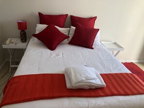 Suite Studio Standard, 1 lit double, accessible aux personnes à mobilité réduite | Fer et planche à repasser, draps fournis