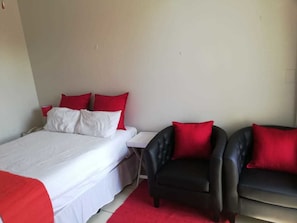 Suite Studio Standard, 1 lit double, accessible aux personnes à mobilité réduite | Fer et planche à repasser, draps fournis