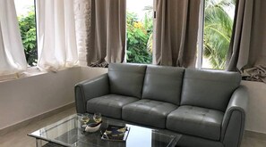 2 bedrooms, Egyptian cotton sheets, premium bedding, down duvets