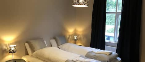 Doppel- oder Zweibettzimmer, eigenes Bad
