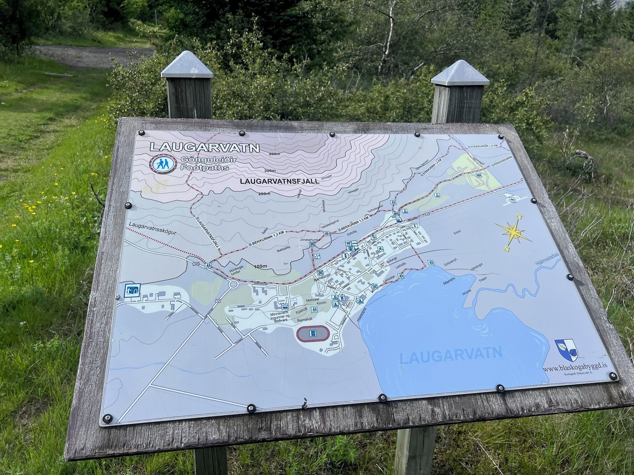 A map of Laugarvatn area with marked footpaths and facilities.