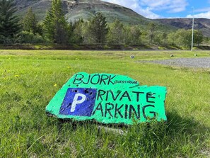A sign indicating private parking at Bjork Guesthouse.