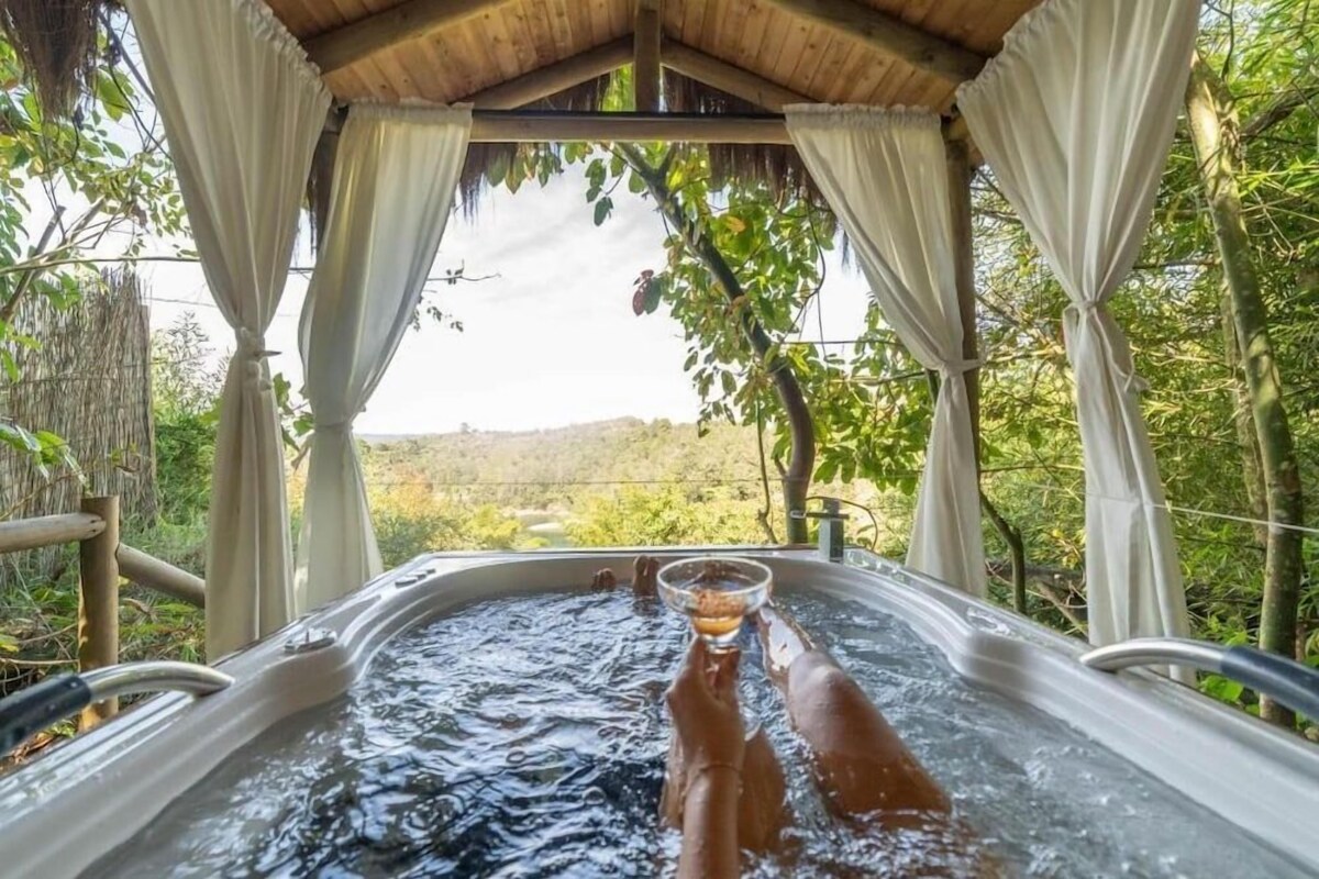 Outdoor spa tub