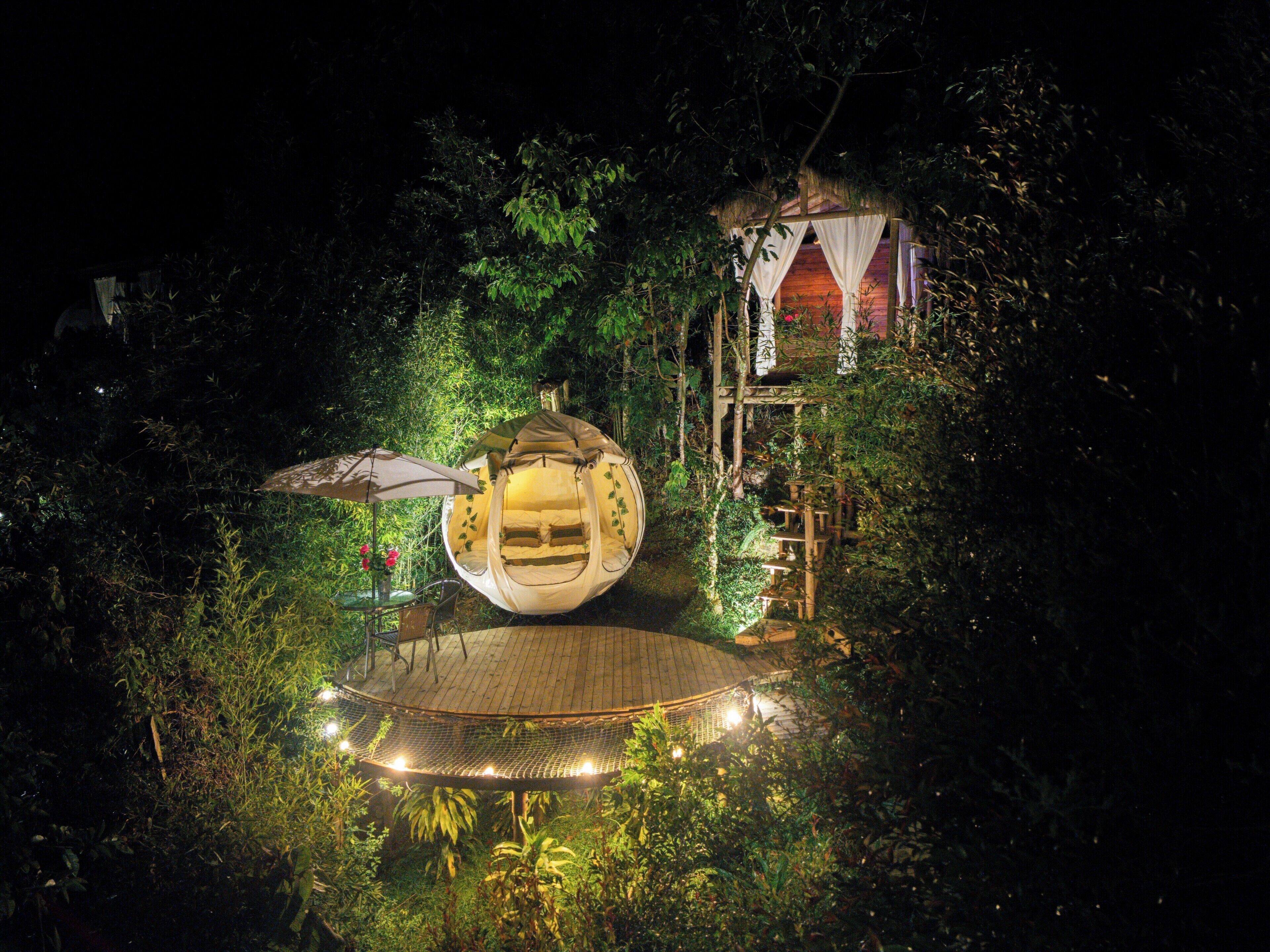 ロマンティック ルーム クイーンベッド 1 台 スパ浴槽 ラグーンビュー | 高級寝具、羽毛の掛け布団、客室ごとに異なる装飾、客室ごとに異なるインテリア