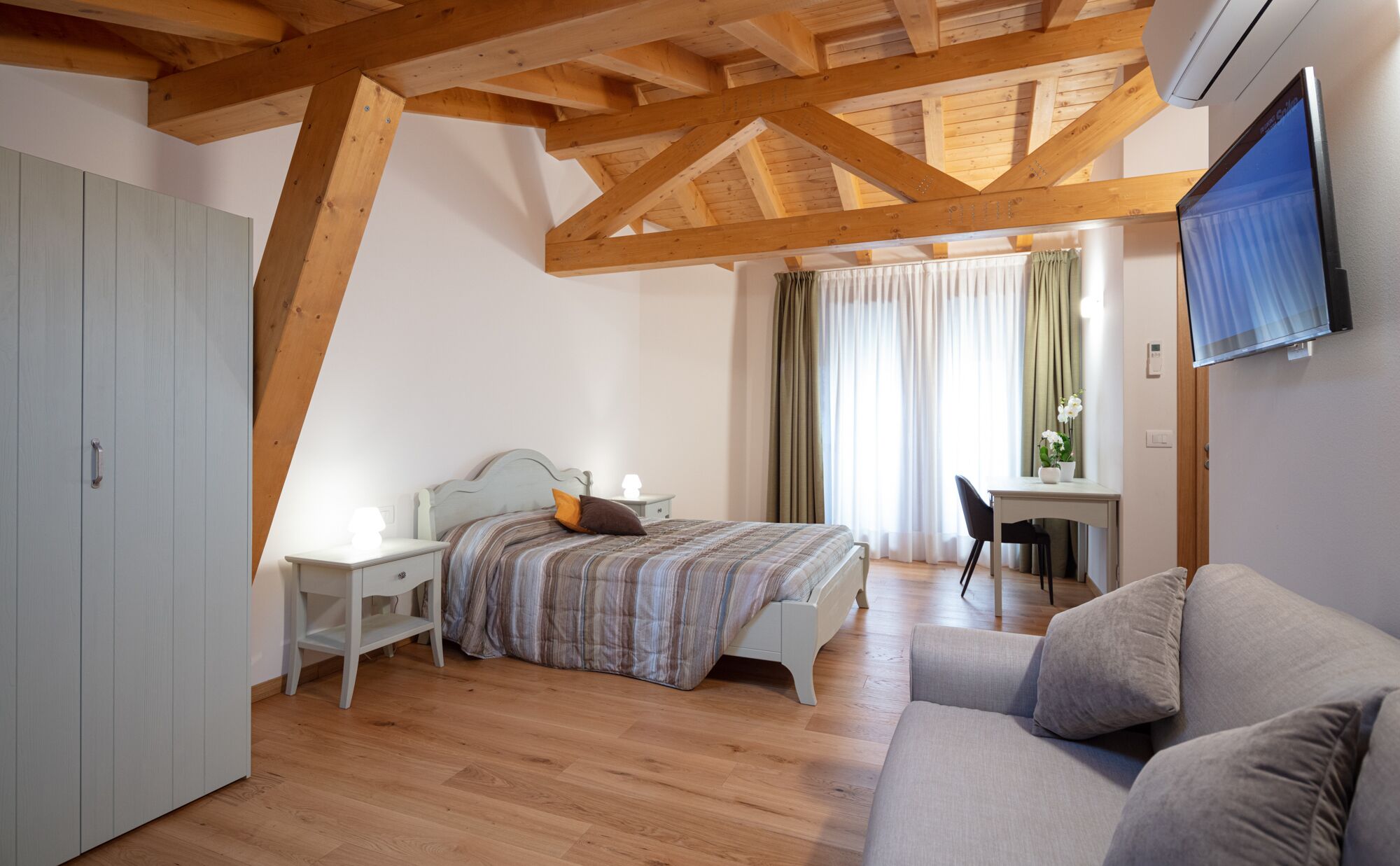 トリプルルーム | デスク、遮光カーテン、防音設備、ベビーベッド (無料)