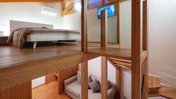 Family Room | Desk, blackout drapes, soundproofing, free cribs/infant beds